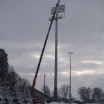 Zamontowano oświetlenie na stadionie Sokoła