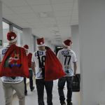 Piłkarze Stomilu Olsztyn w roli Mikołajów