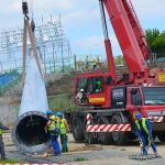 Montowanie jupiterów na stadionie Stomilu Olsztyn