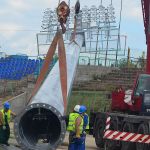 Montowanie jupiterów na stadionie Stomilu Olsztyn