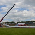 Montowanie jupiterów na stadionie Stomilu Olsztyn