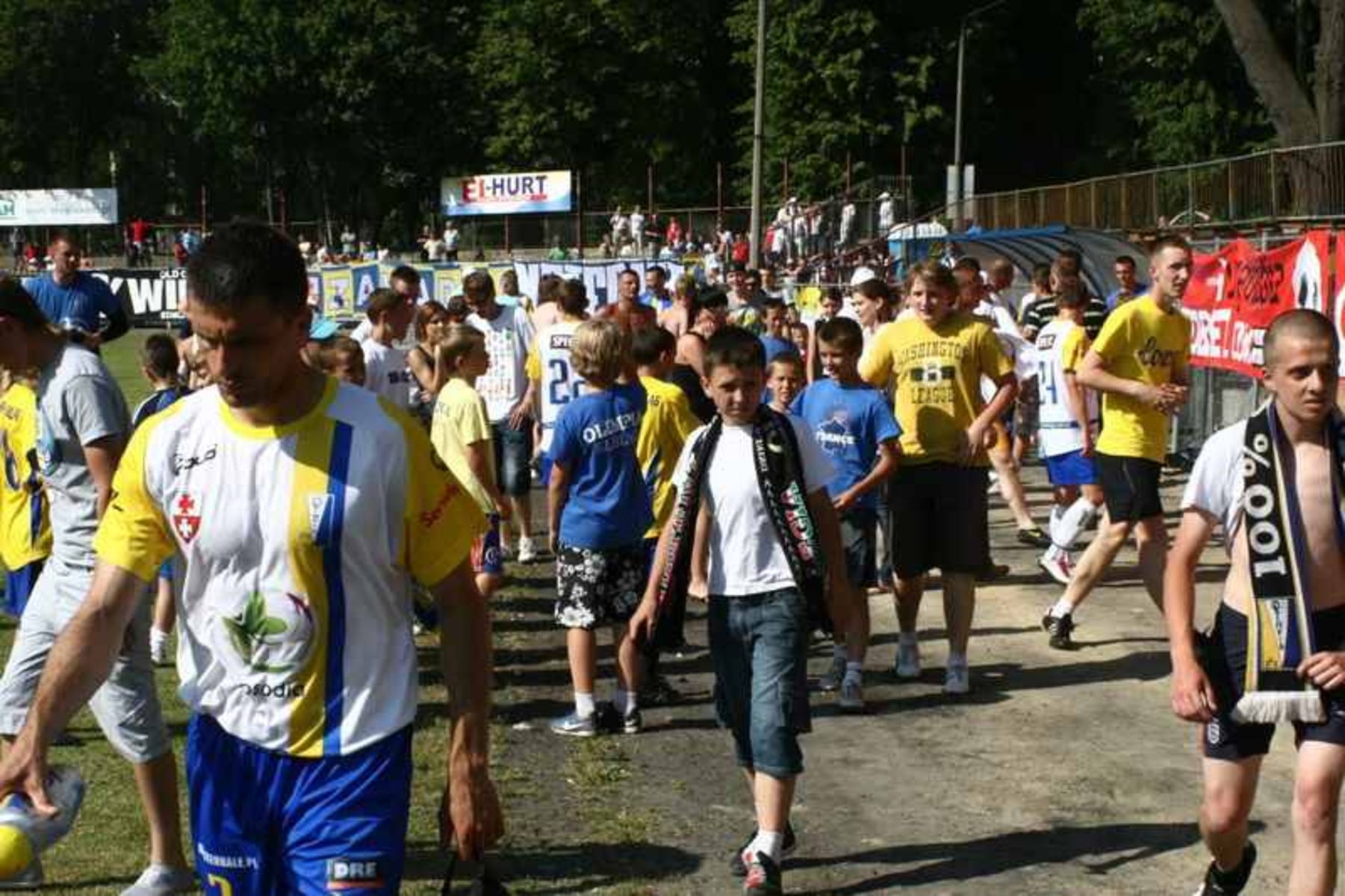 Ze świętowaniem awansu piłkarze i kibice Olimpią muszą się wstrzymać (najprawdopodobniej) do przyszłego weekendu. Fot. elblagsportowy.pl