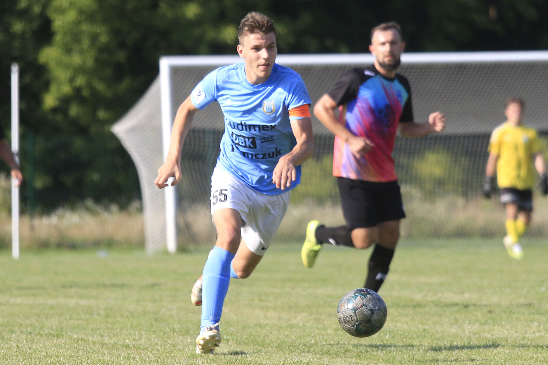 Stomil II Olsztyn pokonał Tęczę Biskupiec 2:1 (przy piłce Jakub Brdak). Fot. Paweł Piekutowski/stomilolsztyn.com