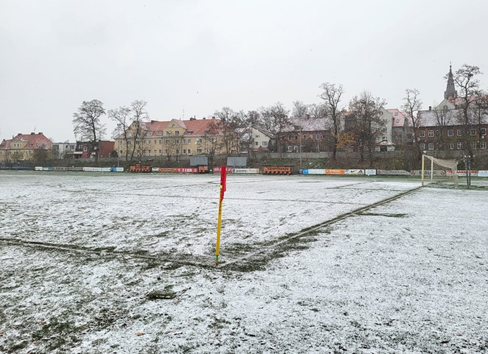 Zasypane boisko Concordii Elbląg. Fot. Michał Libuda / concordia.elblag.pl