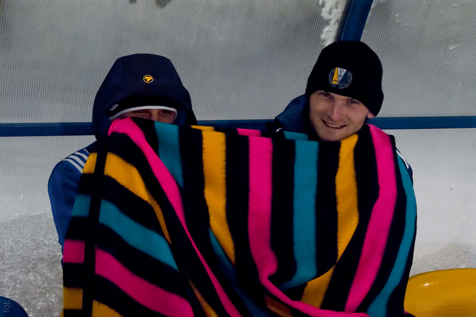 Podczas sparingu Olimpii z Huraganem na boisku przy Skrzydlatej było naprawdę zimno! Fot. Michał Kuna