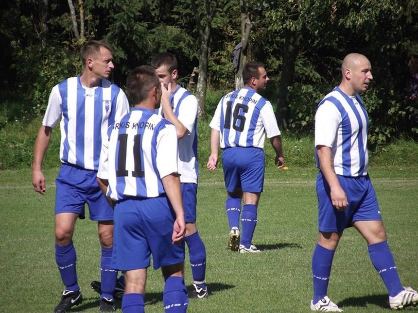 Piłkarze Danpolu Knopin są na najlepszej drodze do ligi okręgowej  Fot. lzsknopin.futbolowo.pl