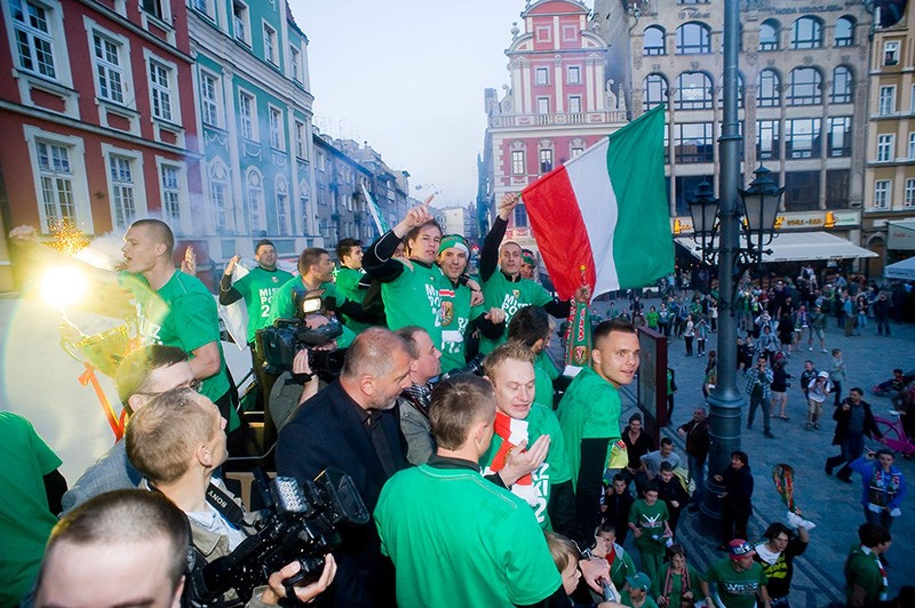 Fot.  Bracia Gikiewiczowie znaleźli się w gronie ukaranych graczy Śląska po mistrzowskiej fecie.  Fot. Krystyna Pączkowska/slaskwroclaw.pl   