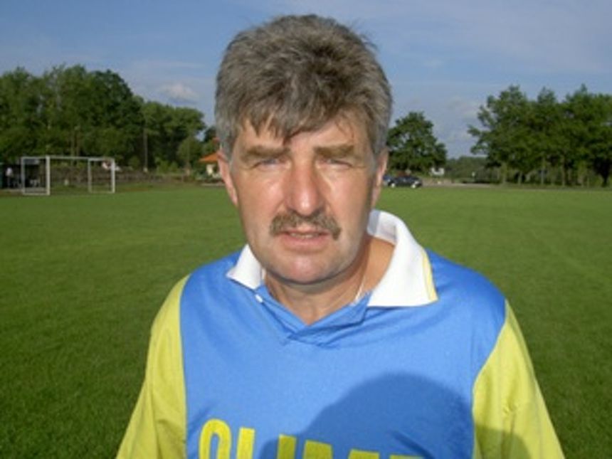 Olimpia rozpoczęła przygotowania z nowym trenerem, Stanisławem Firajczykiem. fot: olimpia.wikia.com