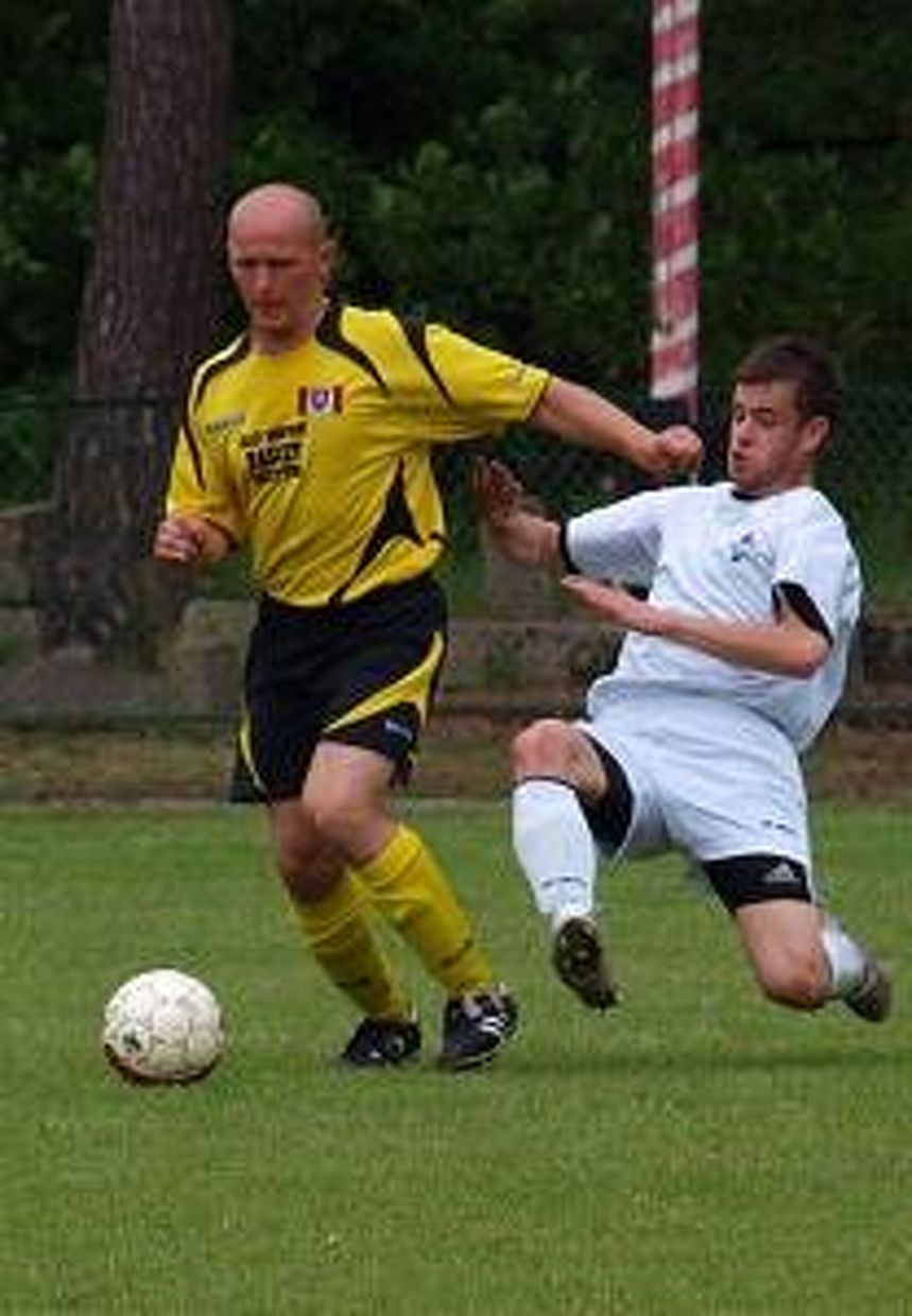 Szymon Rapacki, trener GKS Szczytno, jeszcze w barwach Omulwi (fot. Omulew.org)