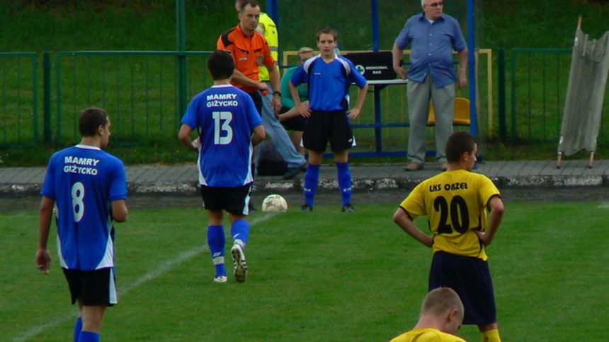 Piłkarze Mamr i Orła mają na koncie po 4 remisy, w ich bezpośrednim starciu padł wynik 2:2.  Fot. skmg.futbolowo.pl