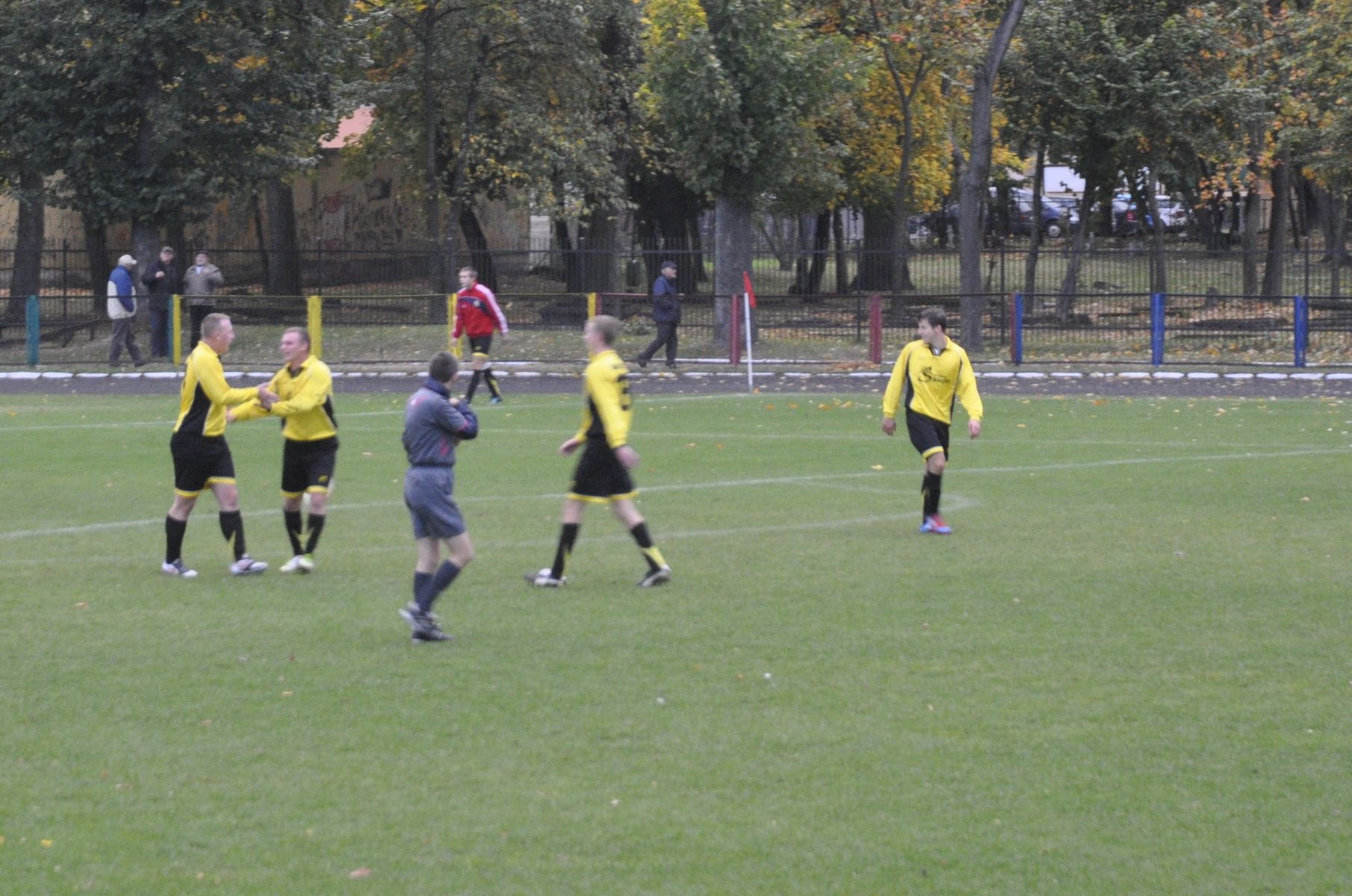 Piszanie cieszyli się ze zwycięstwa nad Zrywem Jedwabno 6:3. Fot. Łukasz Szymański 