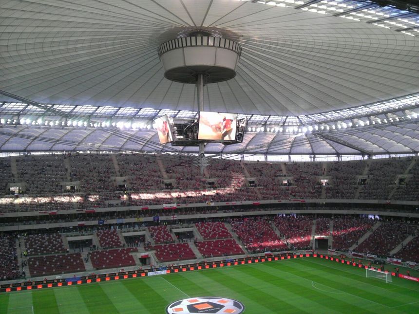 Zamnikęty dach na stadionie narodowym w Warszawie. Fot. Czytelnik dwadozera.pl