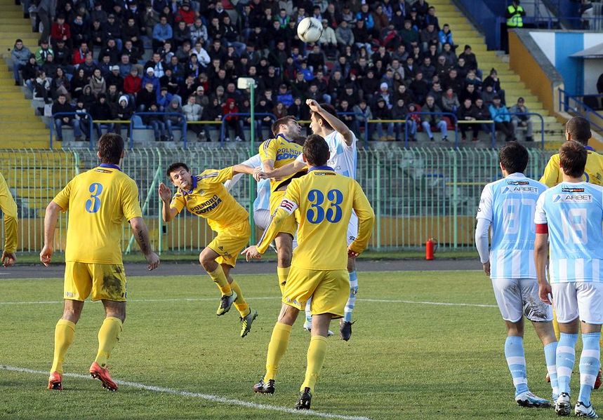 Piłkarze Stomil przegrali 0:2 z Arką. Fot. Artur Szczepański