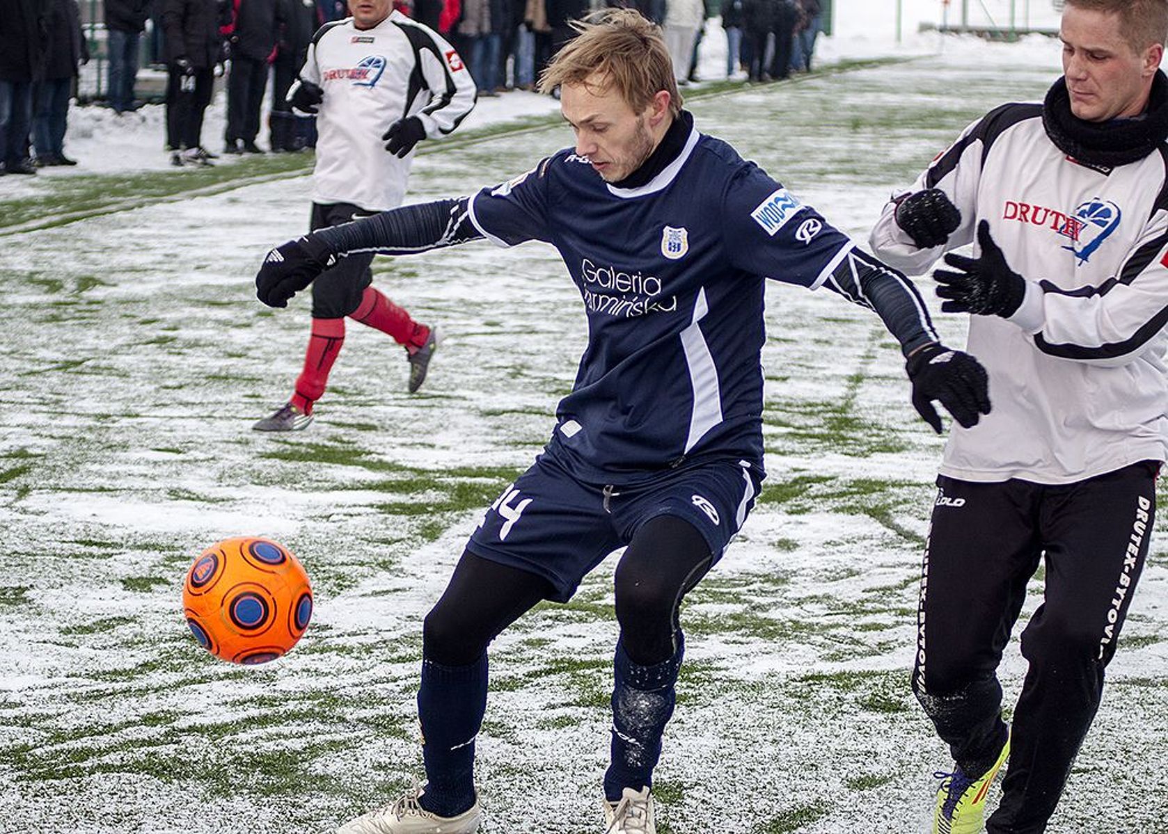 Bramkę na 1:1 strzelił Grzegorz Lech. Fot. Artur Szczepański