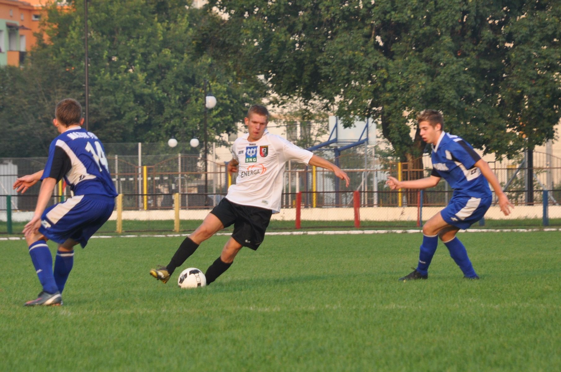 Michał Świederski (w środku) występował w Zniczu jesienią sezonu 2010/2011. Fot. Łukasz Szymański. 