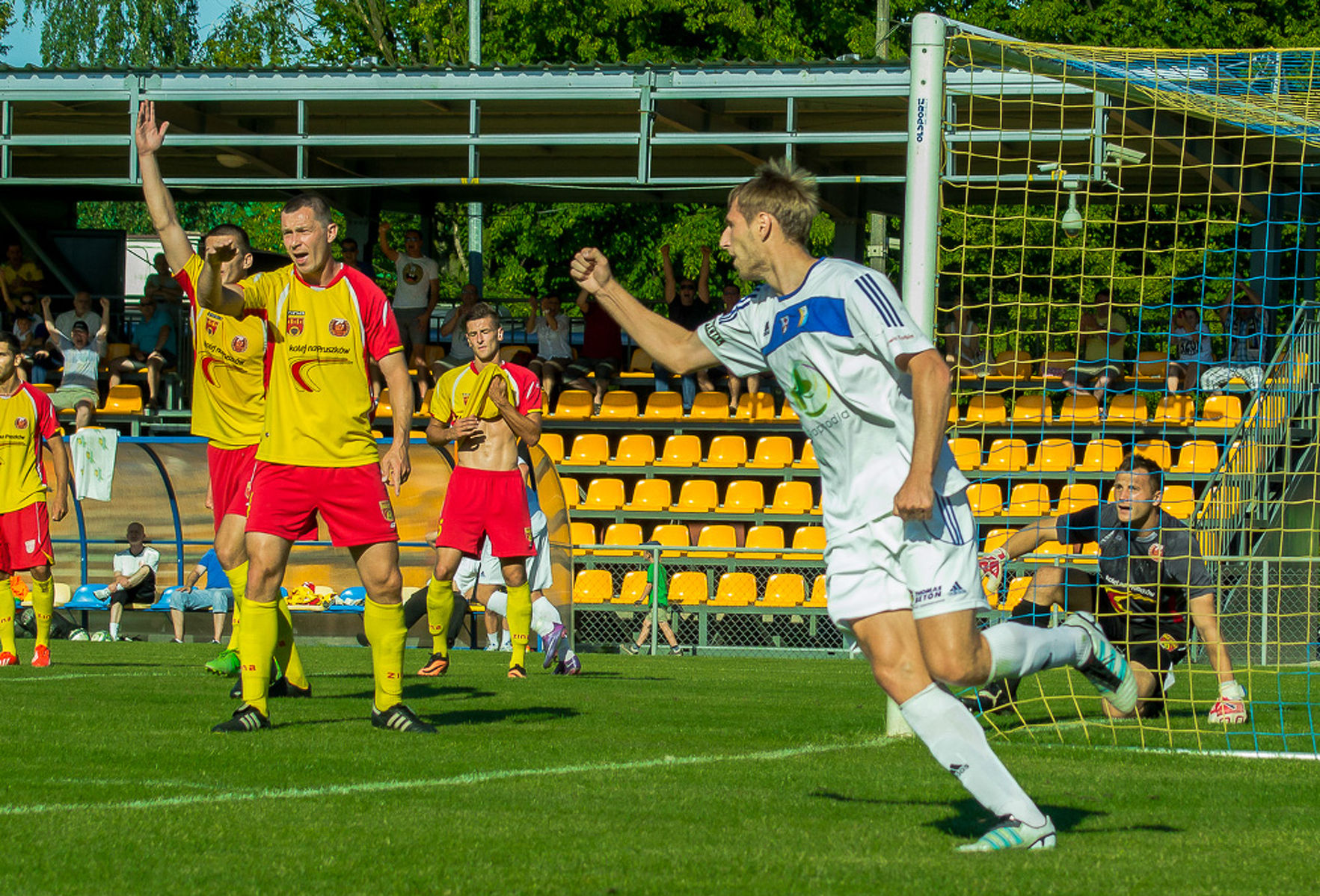 Anton Kołosow po golu na 1:0. Fot. Michał Kuna