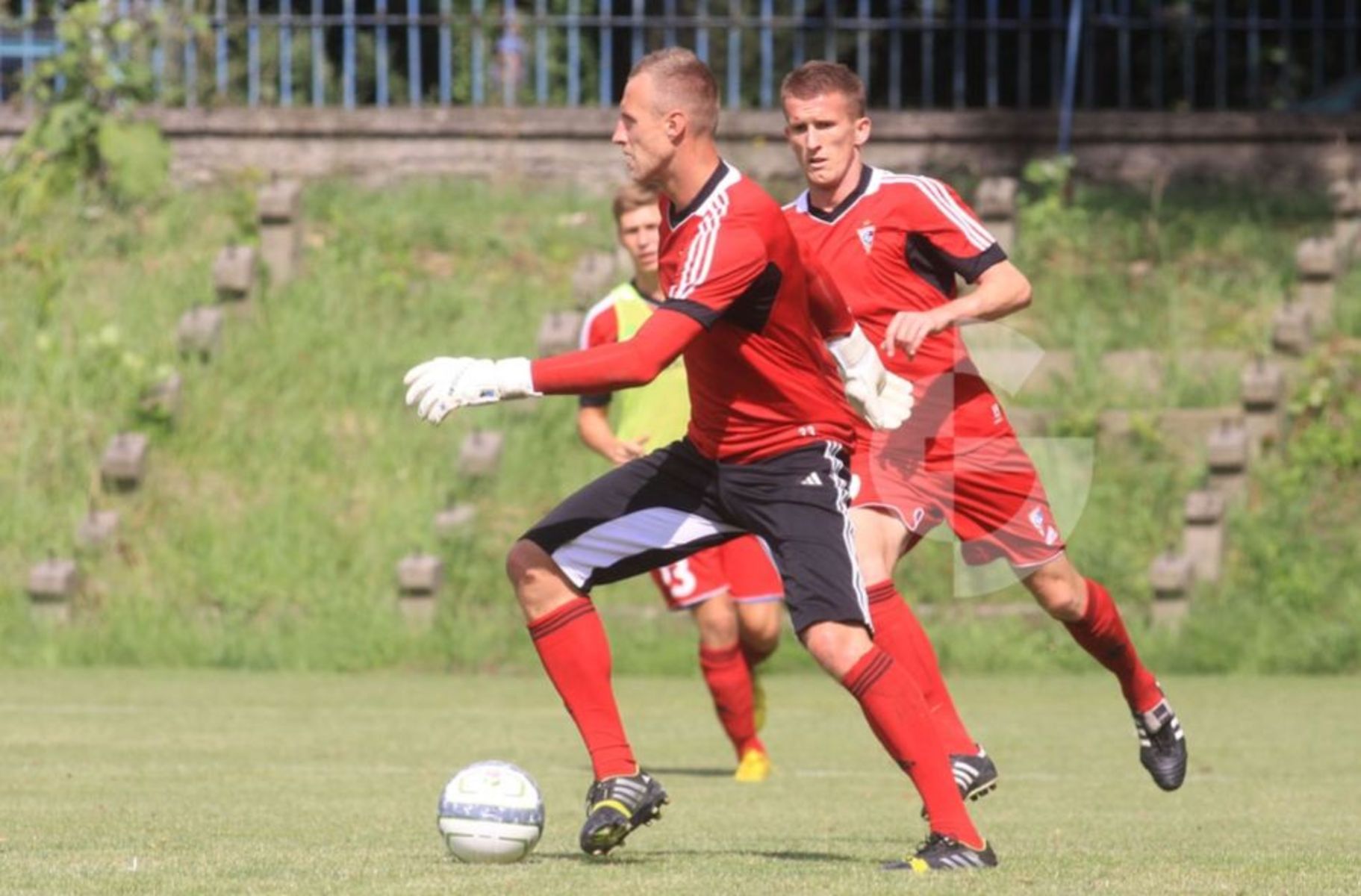 Bramkarz Górnika nie błysnął formą w przegranym 0:2 meczu z Cracovią. Fot. gornikzabrze.pl