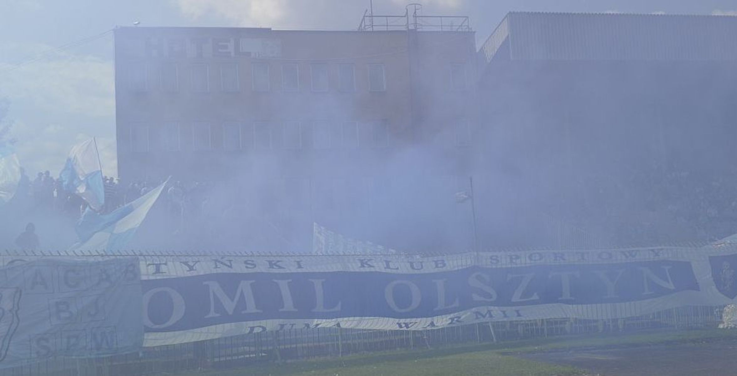 Oprawa kibiców Stomilu Olsztyn. Fot. Emil Marecki