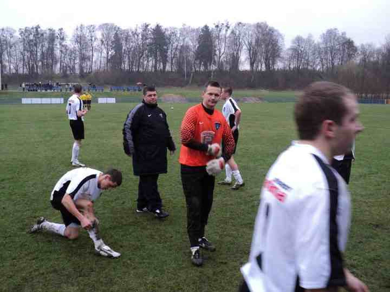 Jarosław Boryczka, bramkarz DKS Dobre Miasto był bohaterem dzisiejszego spotkania z III-ligowym Motorem. Fot. Łukasz Iwaszko / dks. futbolowo.pl