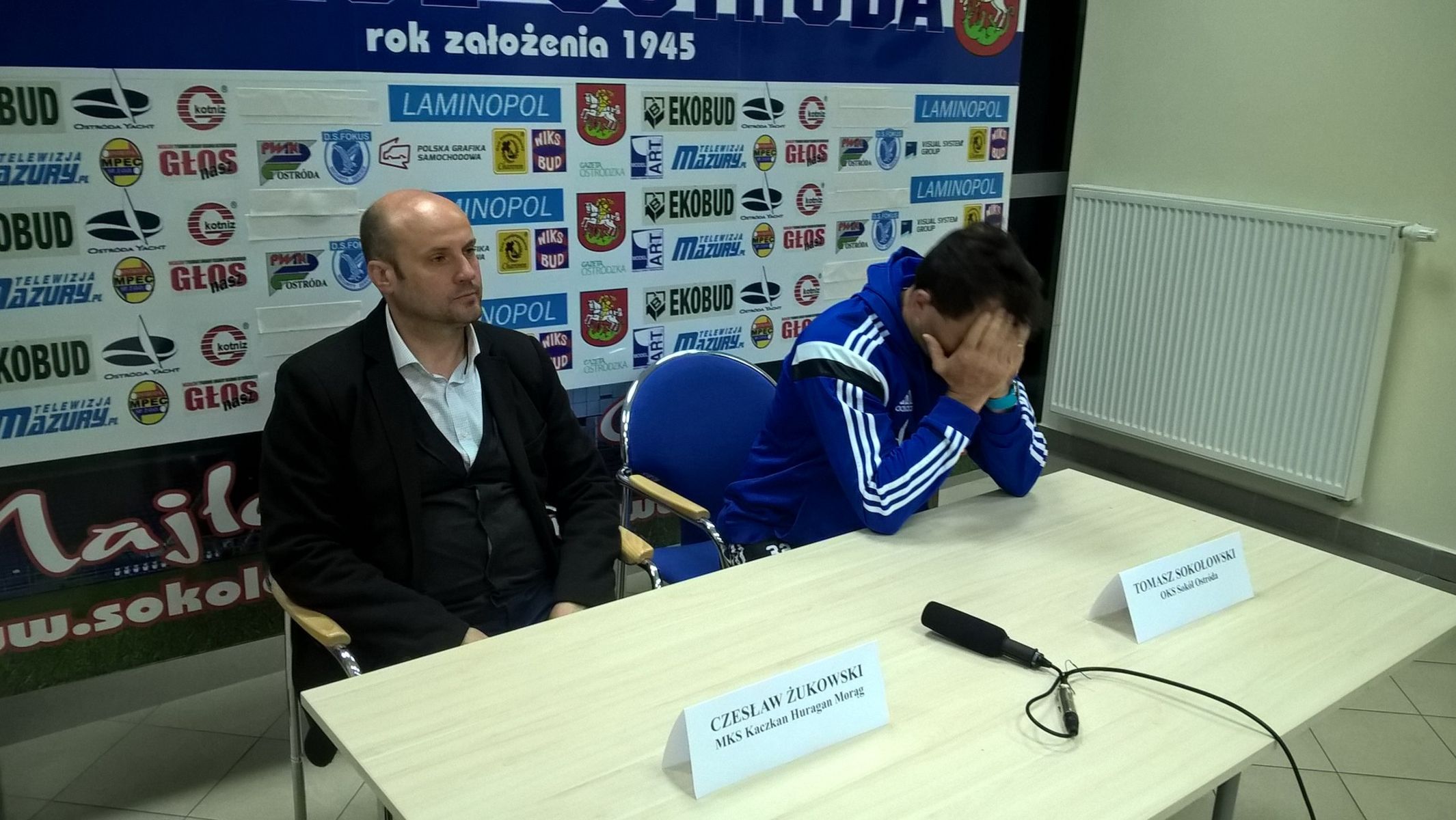 Tomasz Sokołowski (z prawej) miał w Ostródzie mało powodów do radości. Fot. Raf