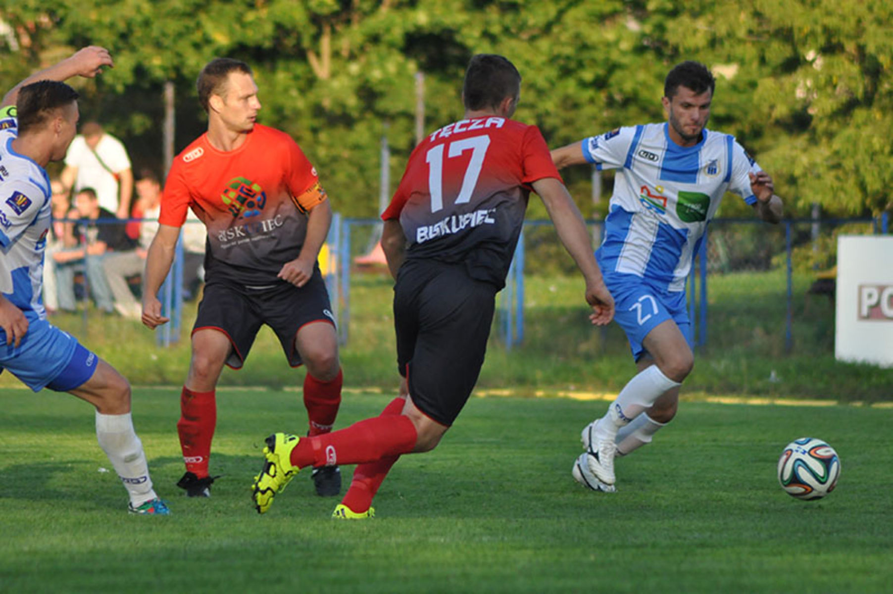 Kamil Chyczewski to lider środka pola drużyny z Biskupca fot. Stomilolsztyn.com
