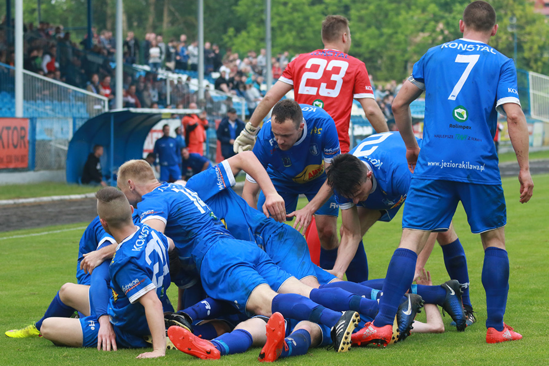 Radość iławian po strzeleniu gola na 2:1. Fot. Paweł Piekutowski