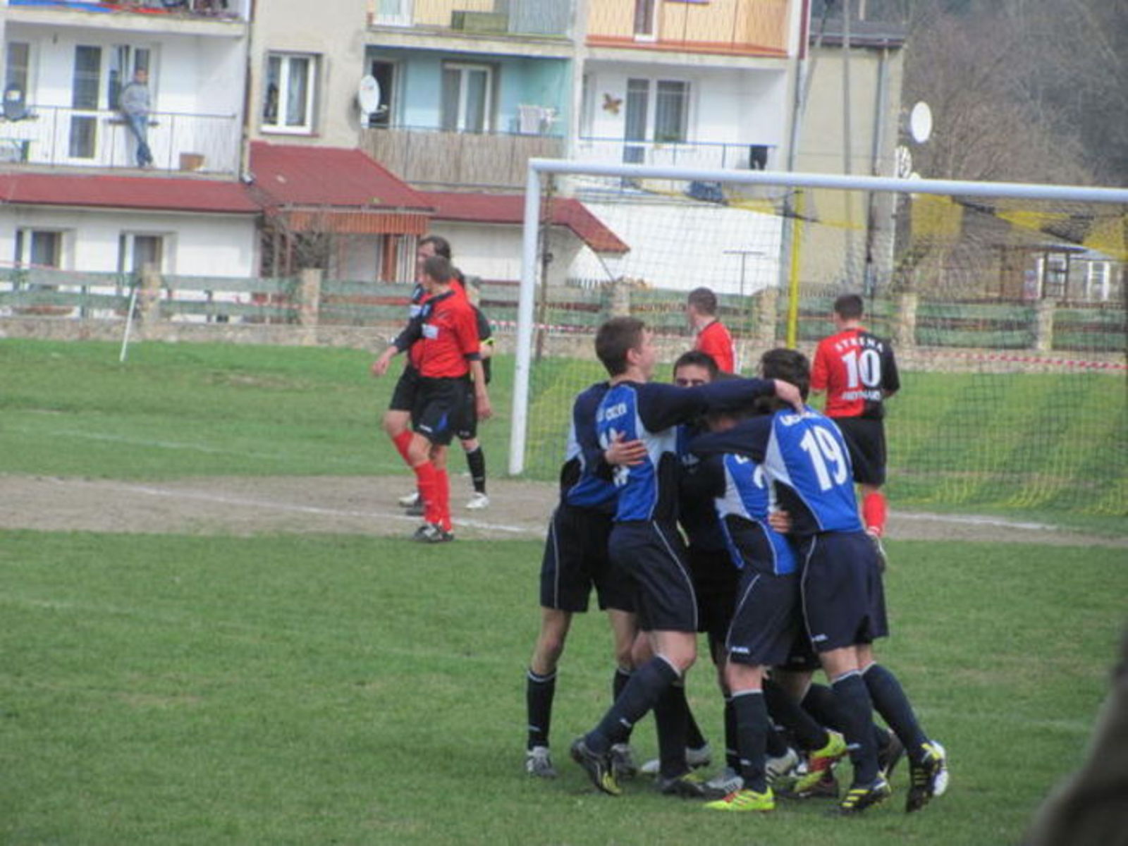 Jeżeli piłkarze Orła nie zlekceważą Ossy, to znowu powinni mieć powody do radości. Fot. lksorzeljanowiec.futbolowo.pl