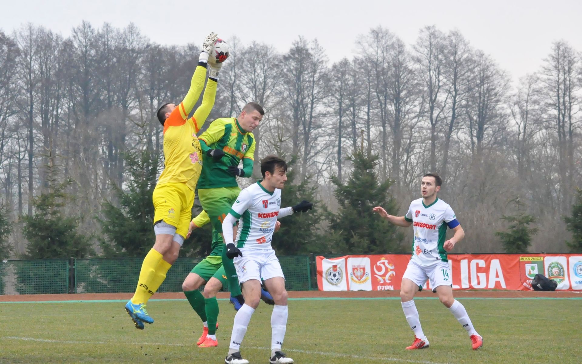 Znicz Biała Piska przegrał 0:4. Fot. Łukasz Szymański