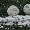 Śniegu masa, a murawa jak beton. Stomil jednak chce grać